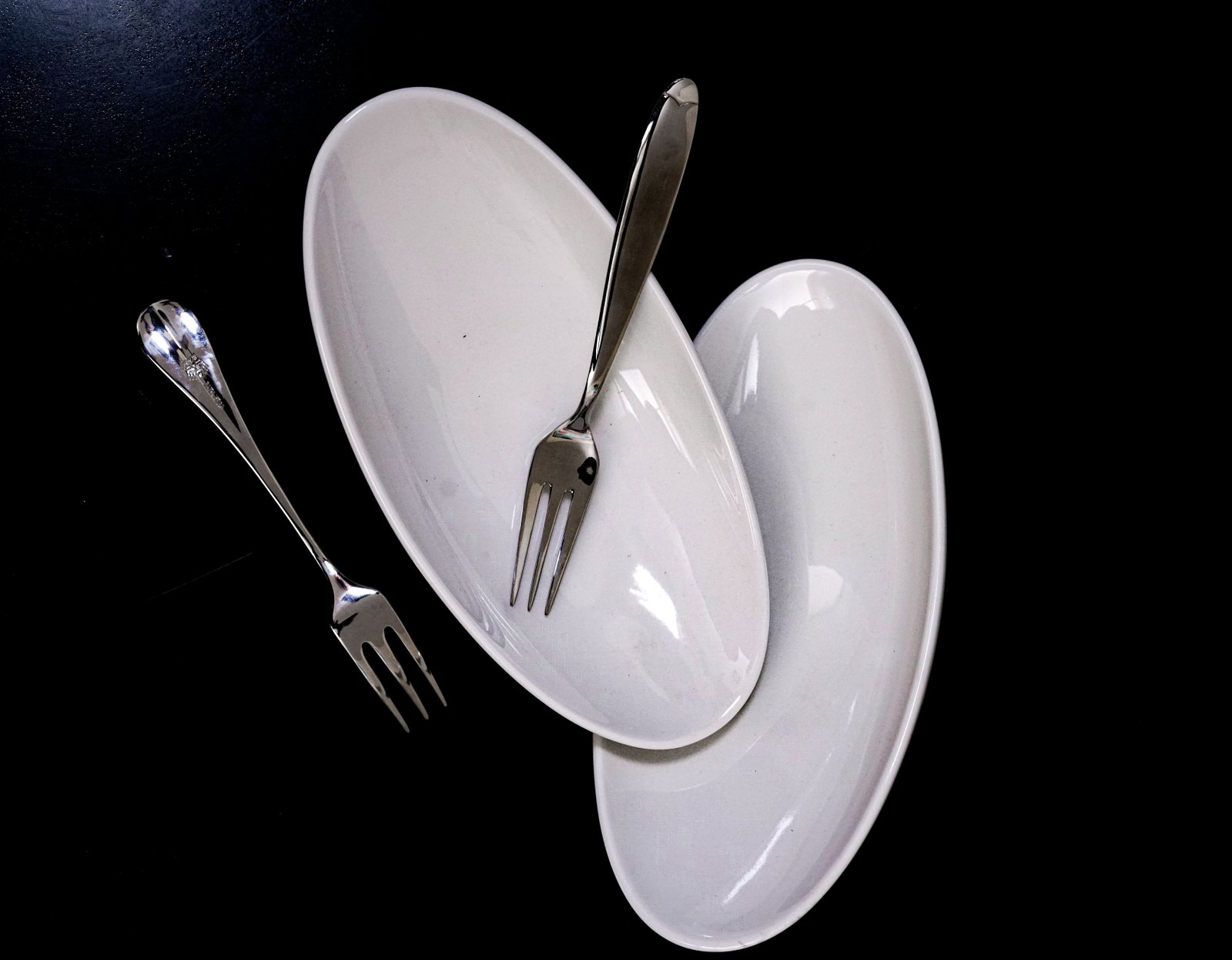 White Oval Porcelain Bowl (RAK)